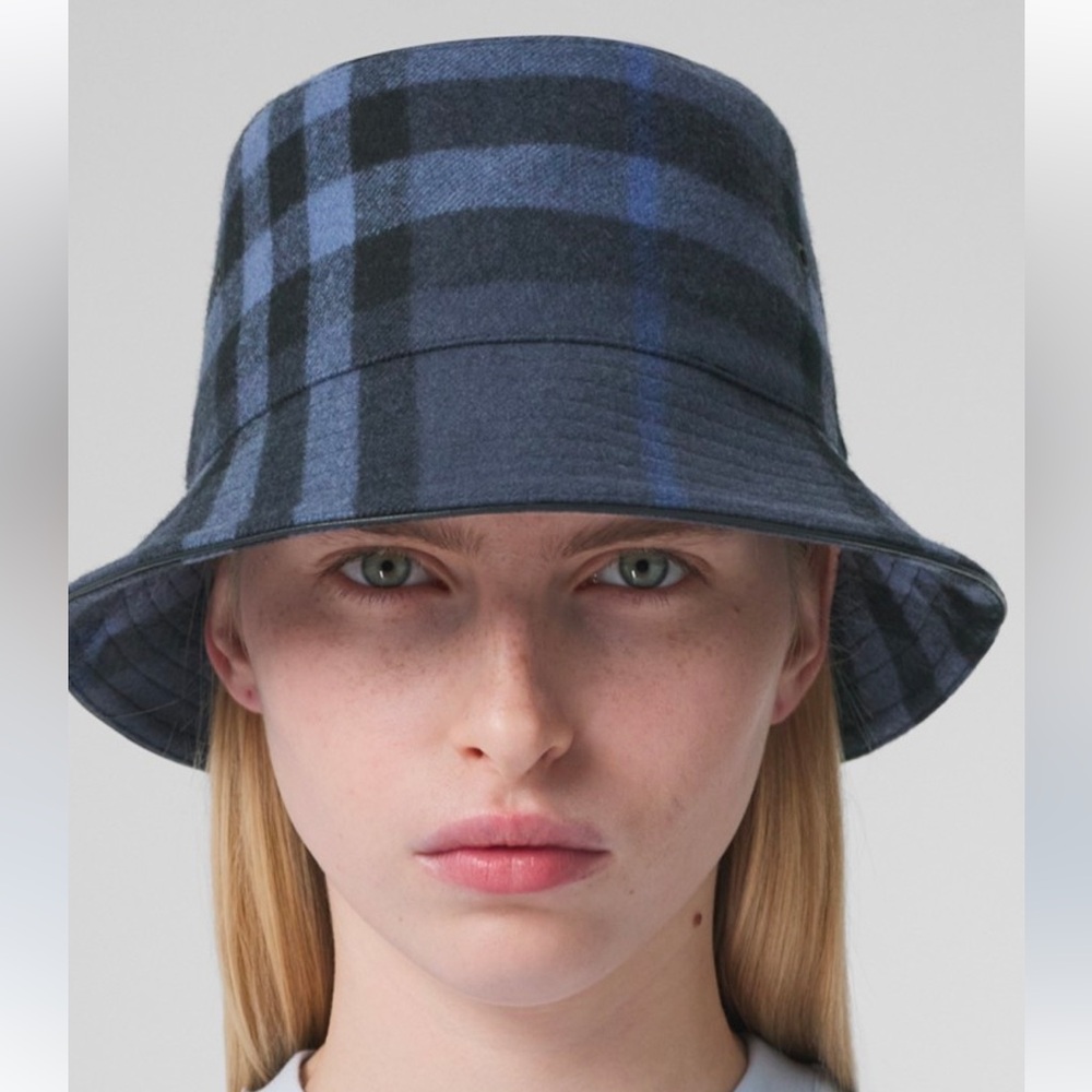 Burberry Wool / Cashmere Bucket Hat - Picture 2 of 10